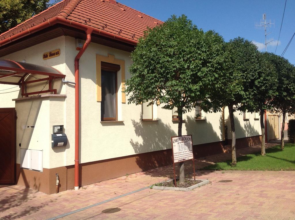 Oeregtoelgy Panzio Hotel Csongrad Exterior photo